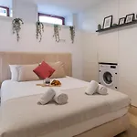 Old Town 1br Duplex By Lovelystay Πόρτο