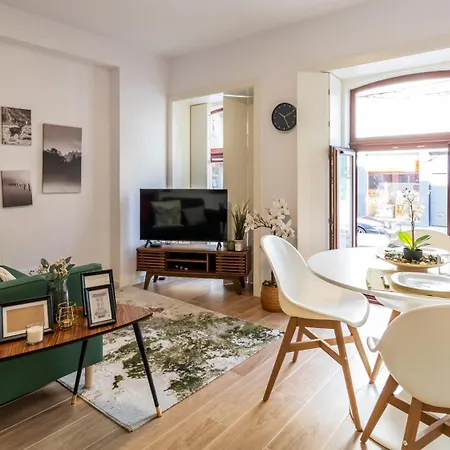 Old Town 1br Duplex By Lovelystay * פורטו