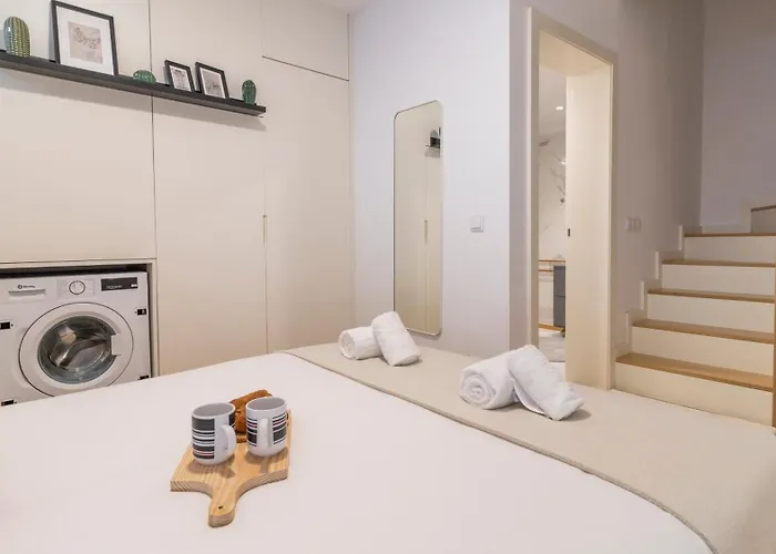 Old Town 1br Duplex By Lovelystay