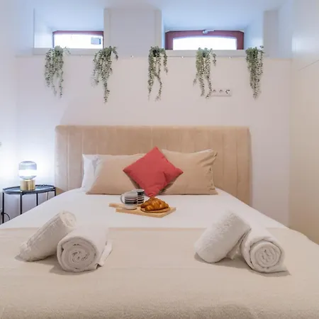 Old Town 1br Duplex By Lovelystay Lägenhet