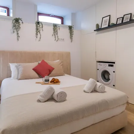 Old Town 1br Duplex By Lovelystay 포르투