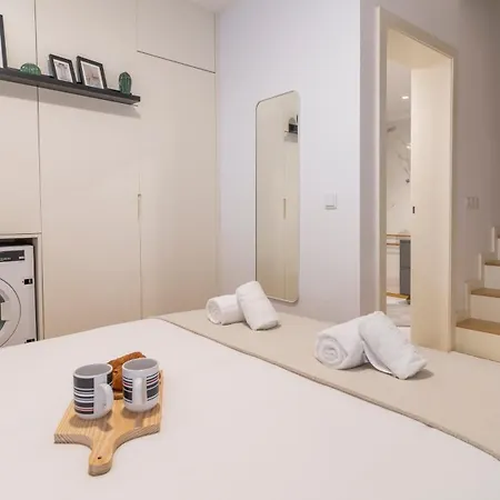 Old Town 1br Duplex By Lovelystay