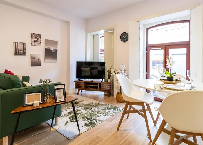 Old Town 1br Duplex By Lovelystay 포르투