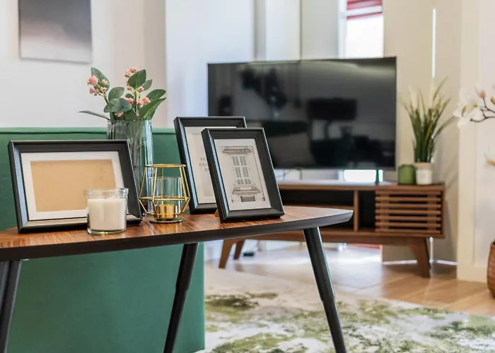 Old Town 1br Duplex By Lovelystay 포르투